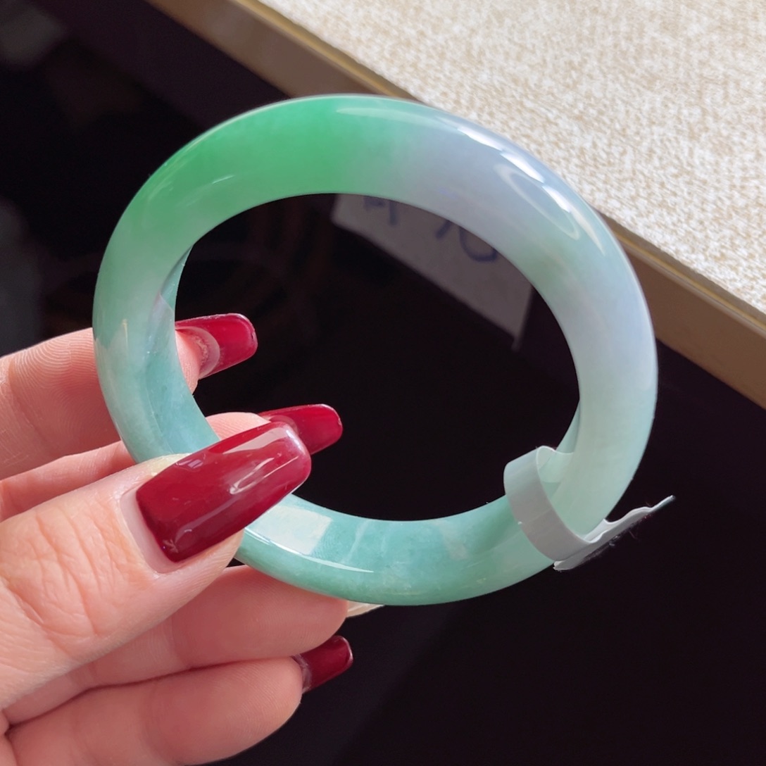 翡翠手镯未镶嵌手镯