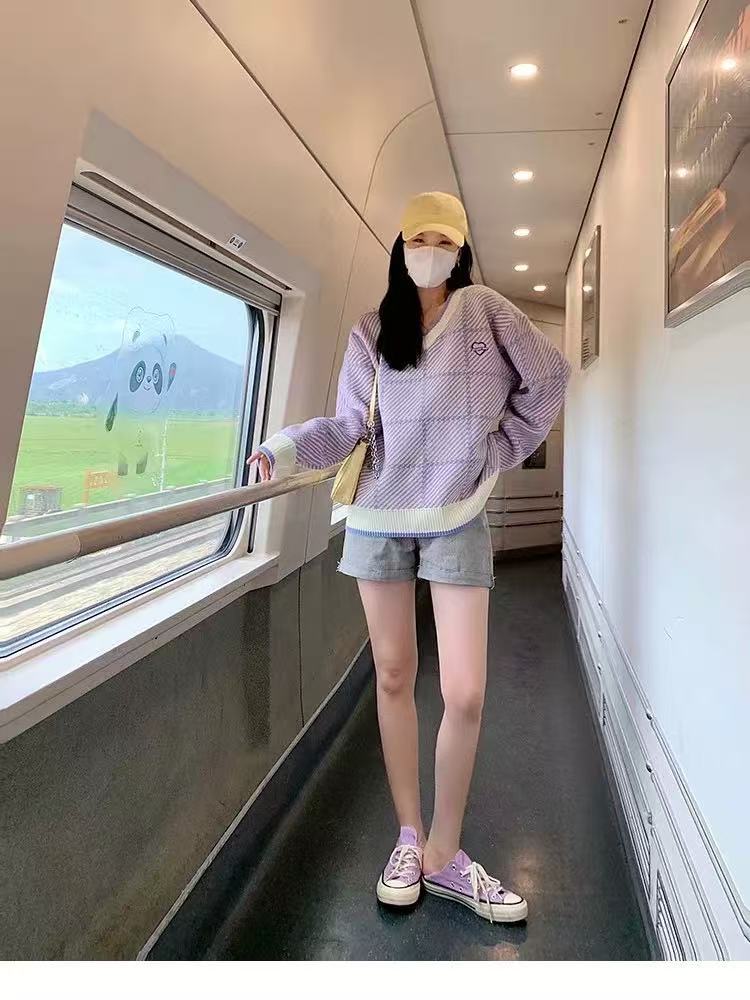 0415 软糯V领毛衣女2025新款慵懒风宽松显瘦韩版针织大仓库地上