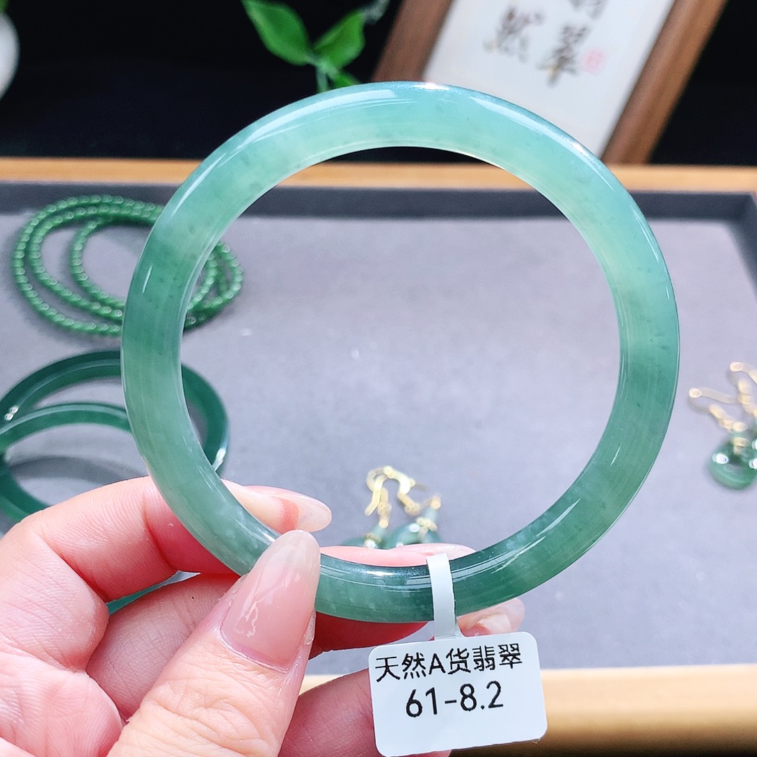 翡翠手镯（圆镯）未镶嵌