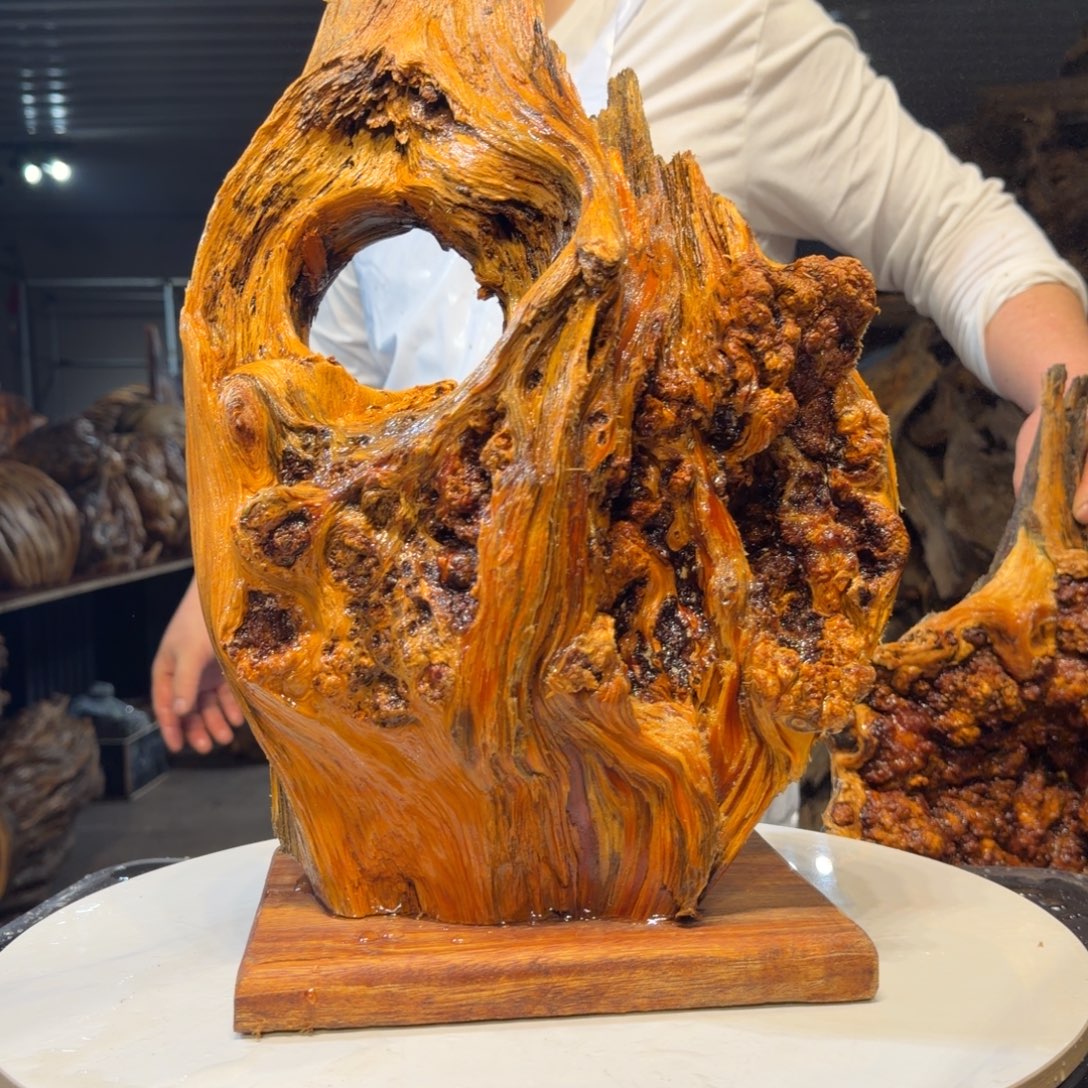 ～***8木王一刀琥珀木摆件36