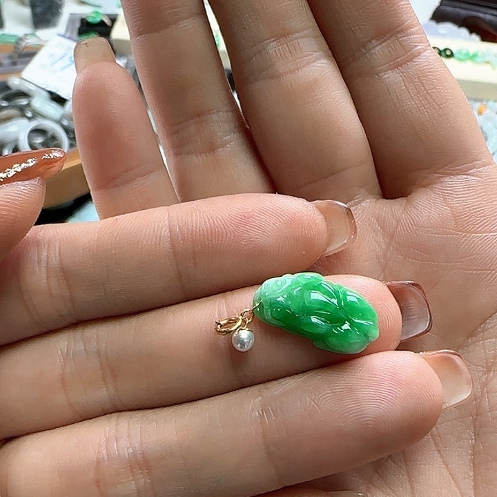 翡翠颈饰未镶嵌绿貔貅