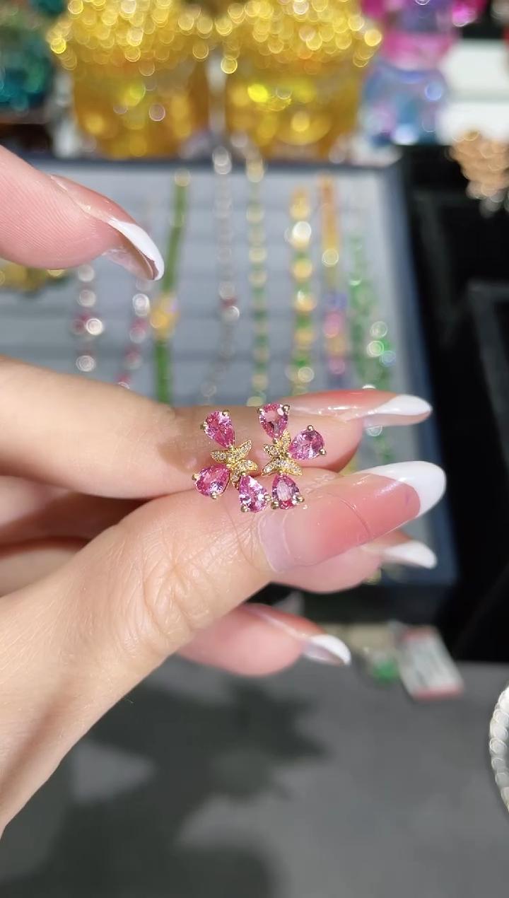 18K金镶嵌彩色蓝宝石耳饰耳钉