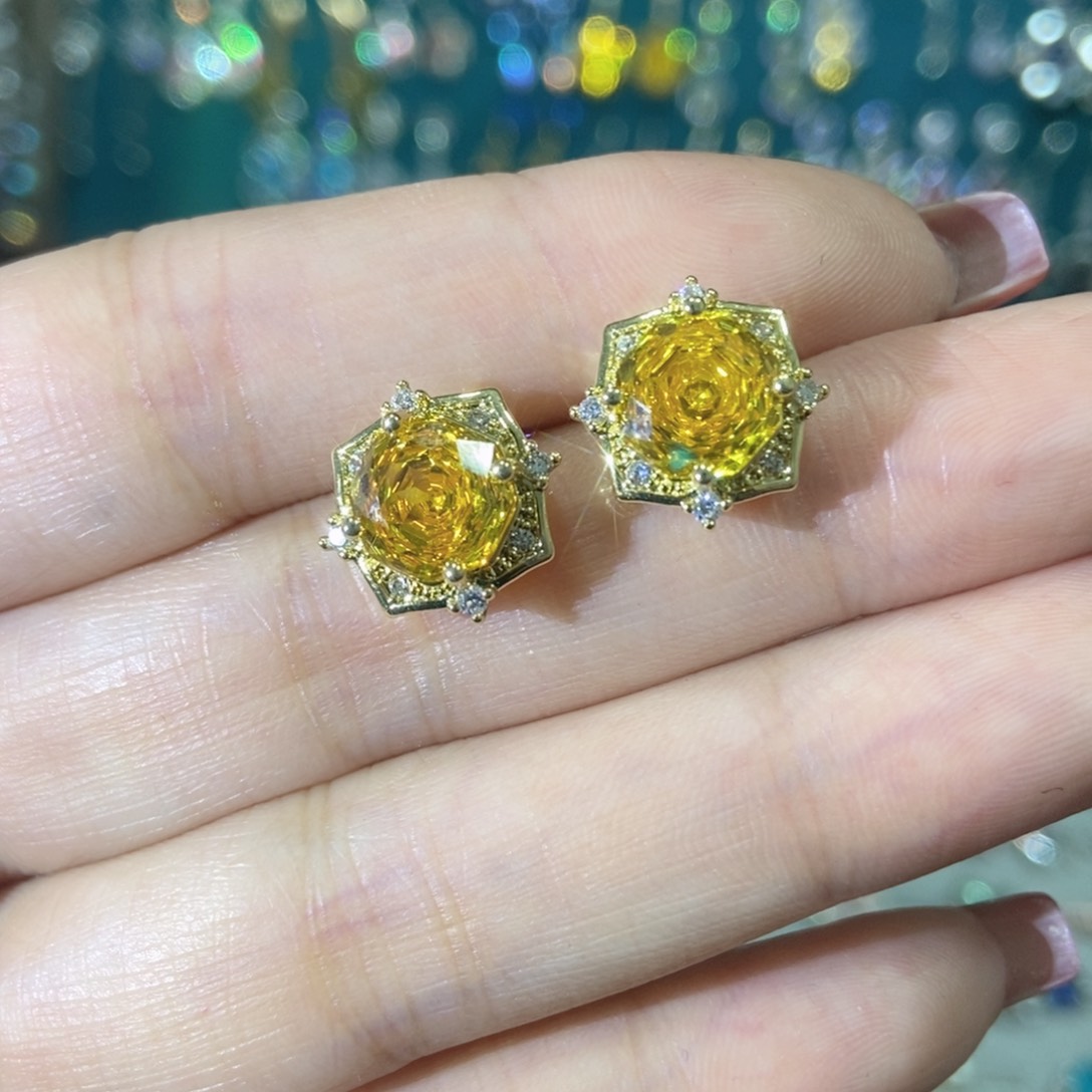 66锆石（处理）耳钉