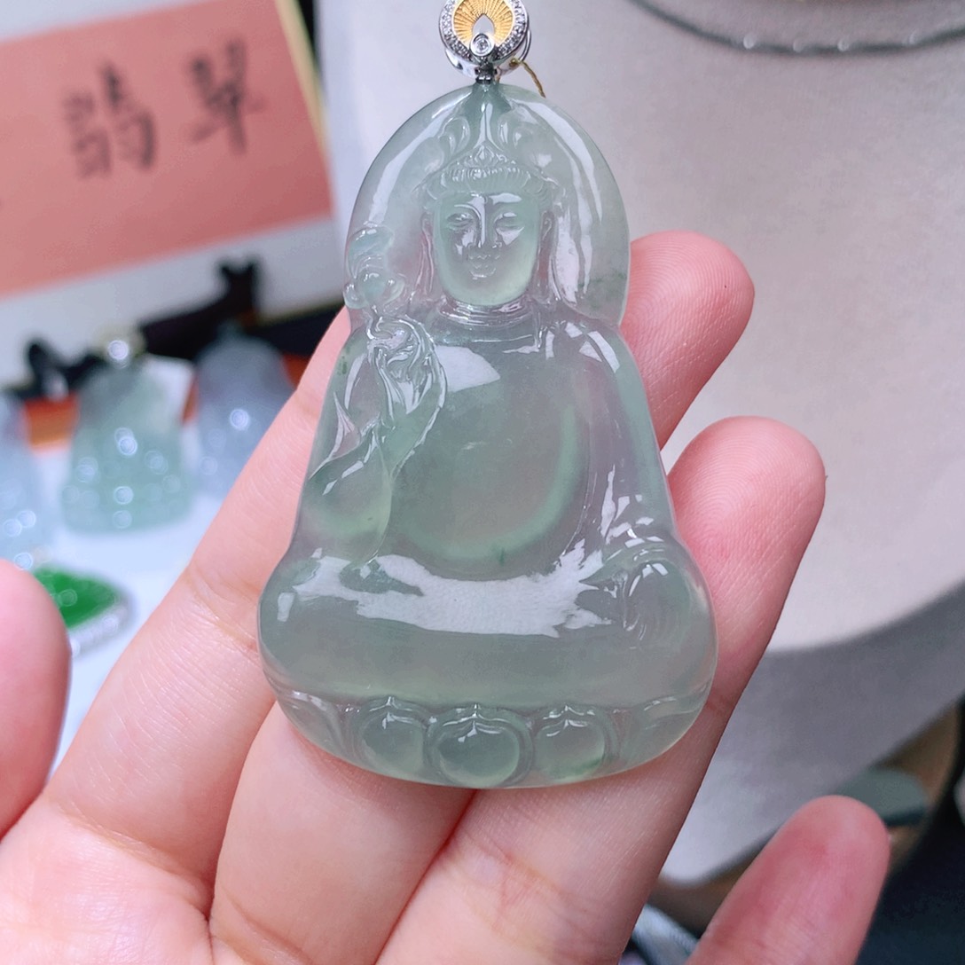 颈饰18K金镶嵌翡翠素衣