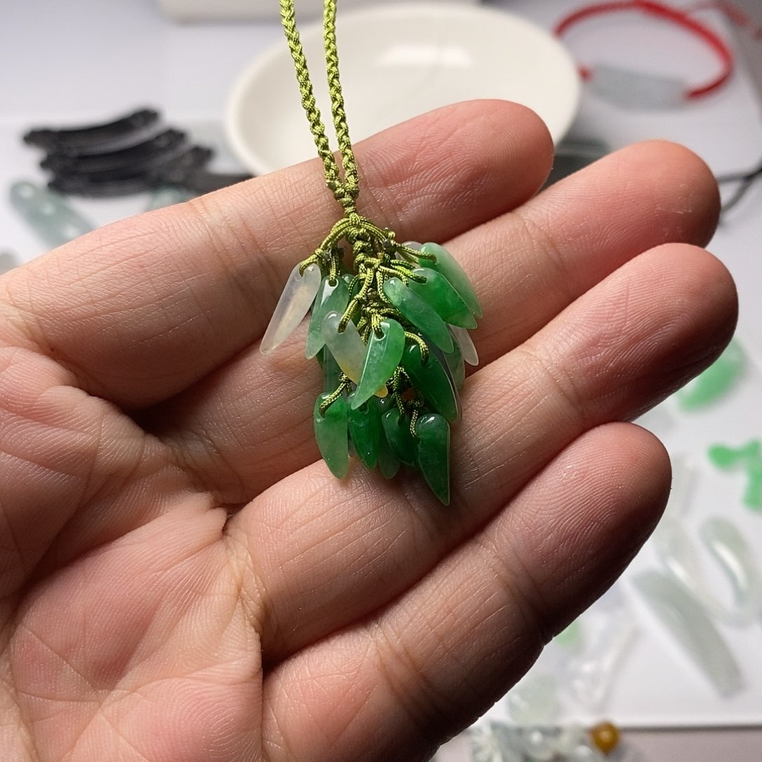 翡翠颈饰未镶嵌你****?天然翡翠
