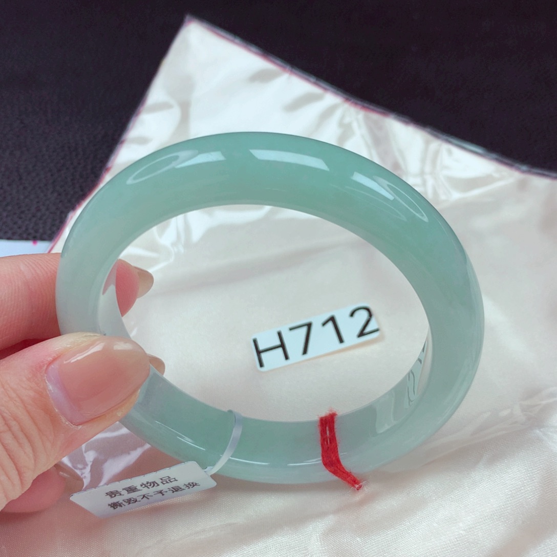 翡翠手镯未镶嵌手镯88