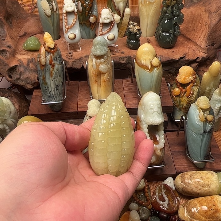 蛇纹石玉未镶嵌吊坠