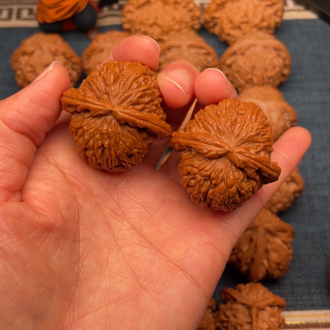 特***蕉把件文玩核桃38全品球白