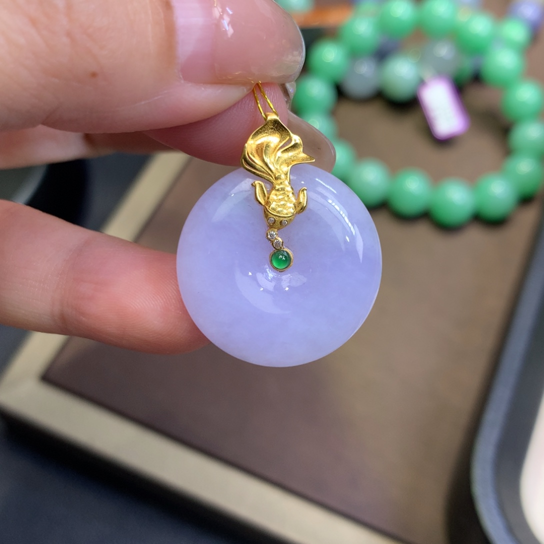 翡翠18K金镶嵌颈饰