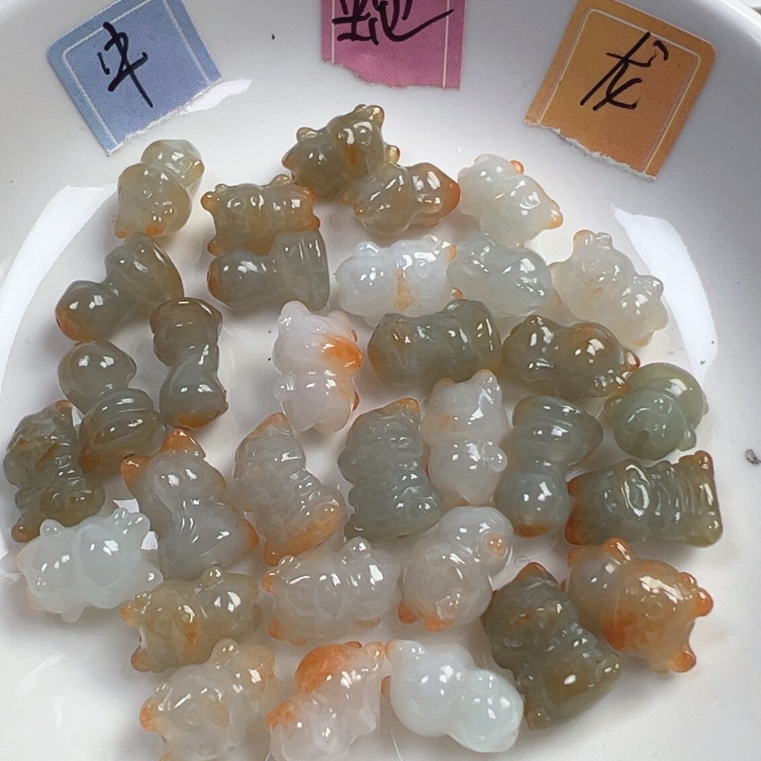 翡翠散珠翡翠生肖牛，蛇，龙一个可挑