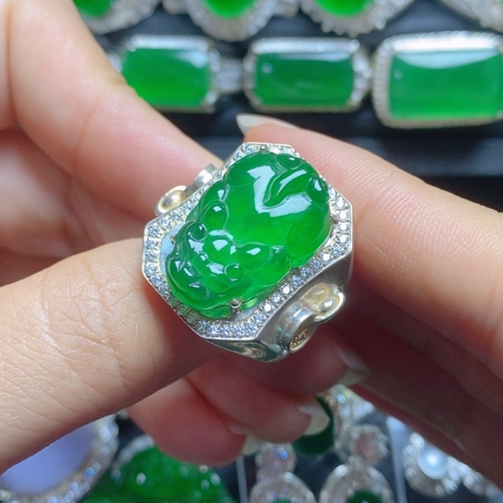 翡翠银S925镶嵌挂件马鞍男戒