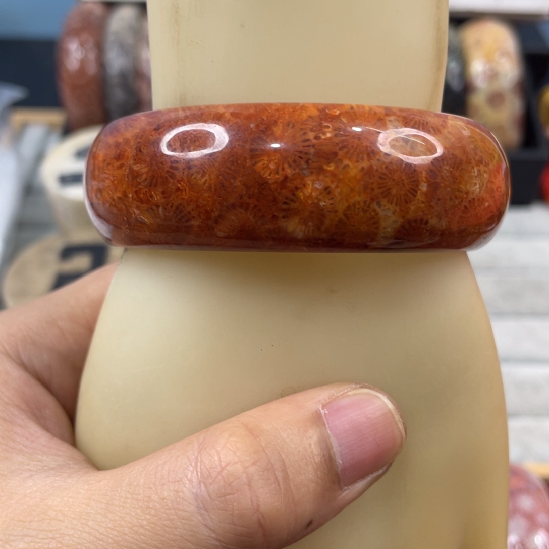 未镶嵌手镯硅化玉