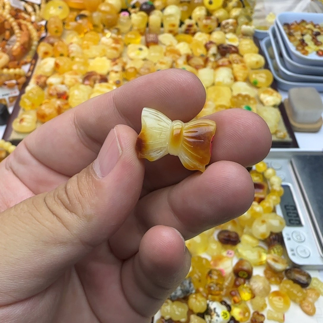 琥珀未镶嵌裸石1.25克