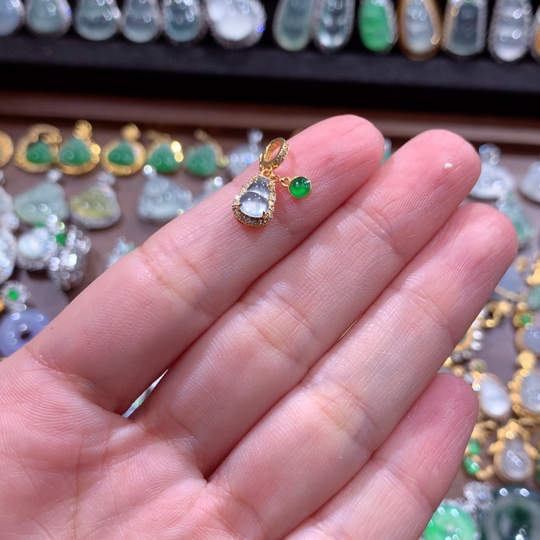 美***～翡翠18K金镶嵌颈饰翡翠