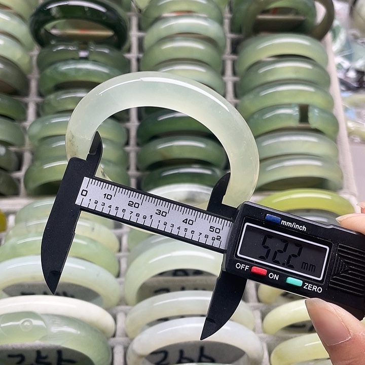 蛇纹石玉未镶嵌手镯268