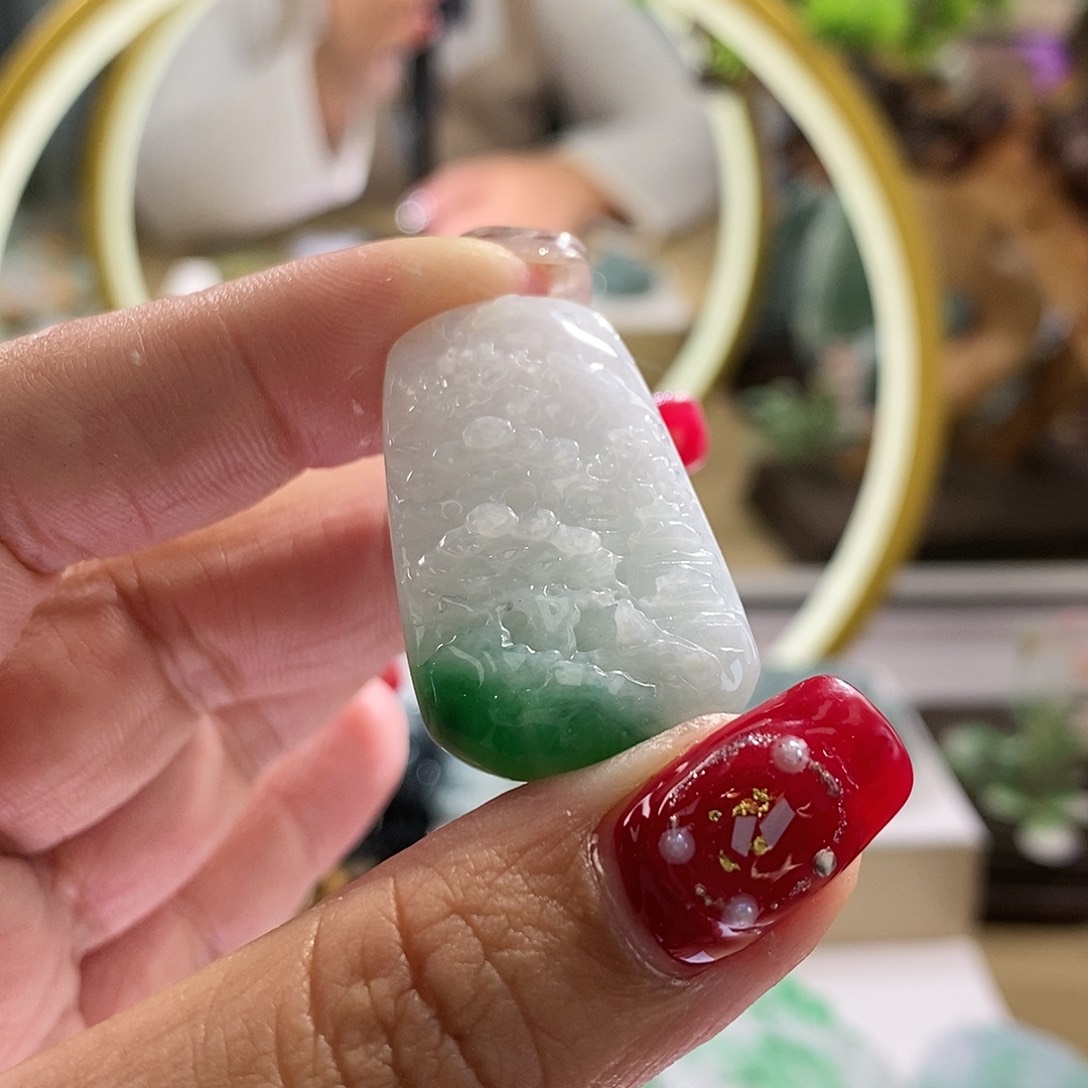 【闪购商品】翡翠颈饰未镶嵌山水