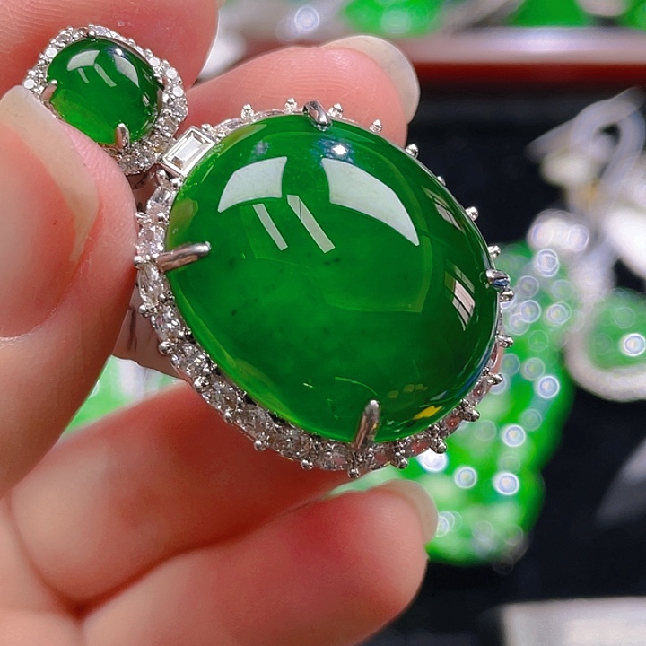 翡翠颈饰未镶嵌35，