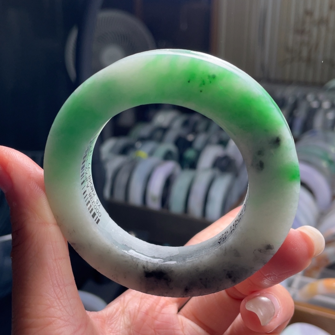 定制翡翠未镶嵌翡翠手镯