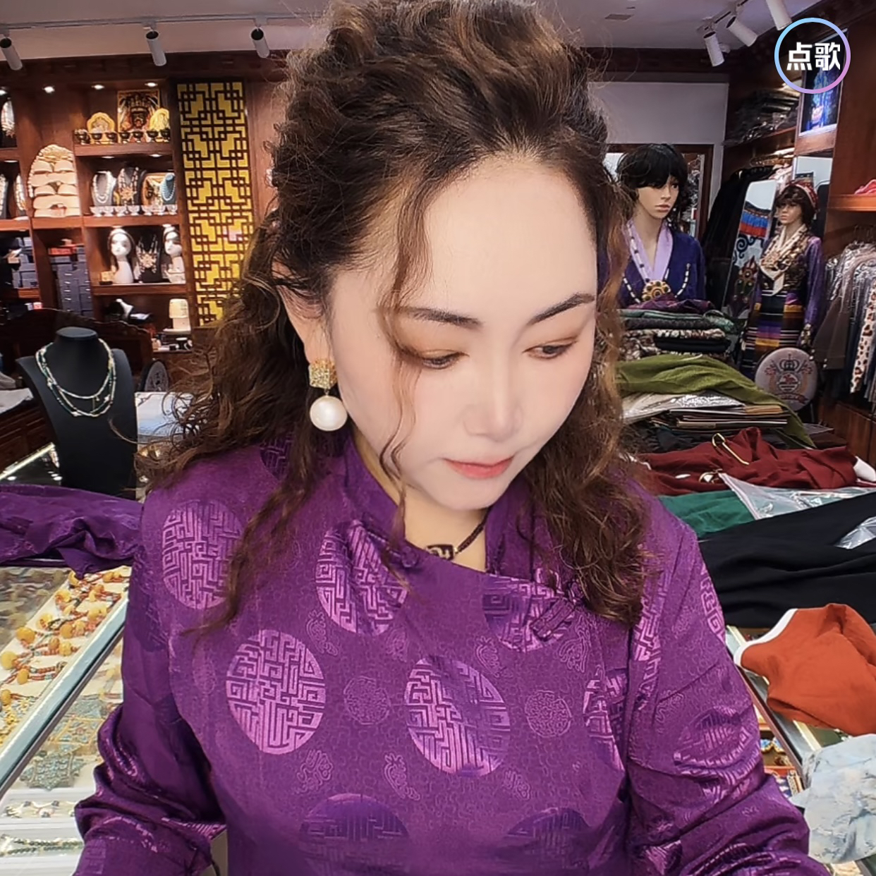 布热民族传统服饰衬衣可以当外套