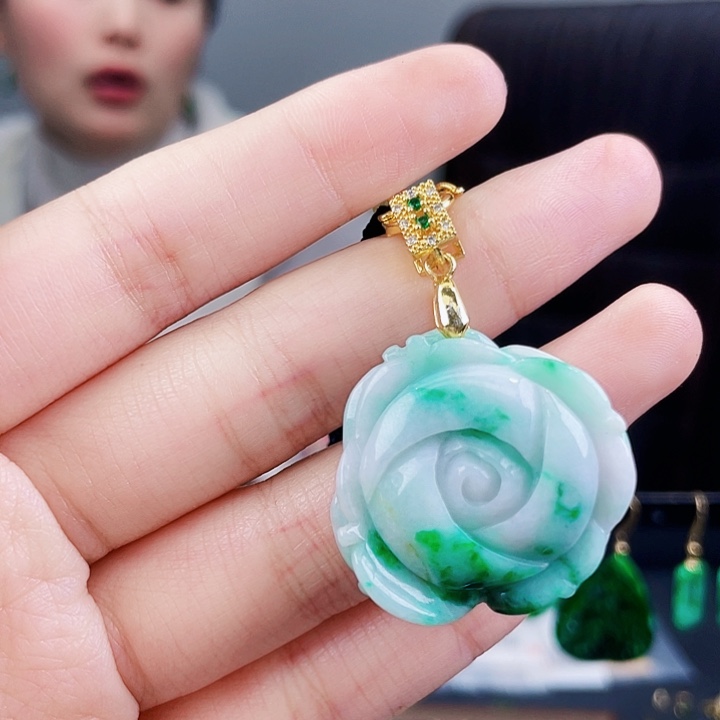 翡翠颈饰未镶嵌饰品