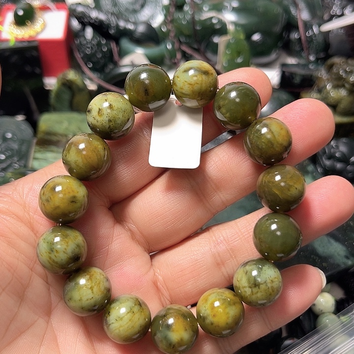 阳***灵蛇纹石玉未镶嵌颈饰