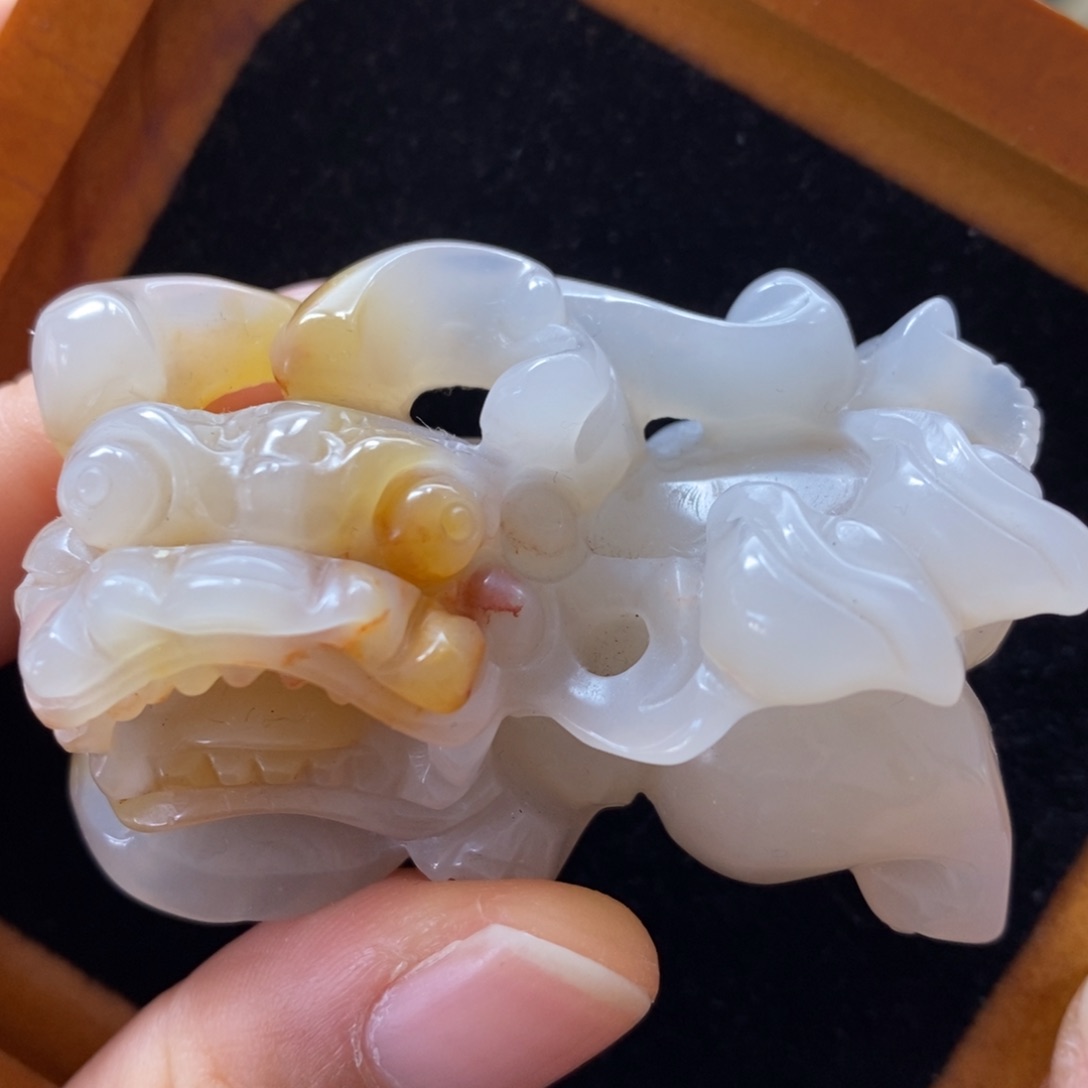 石英质玉（黄龙玉）颈饰未镶嵌