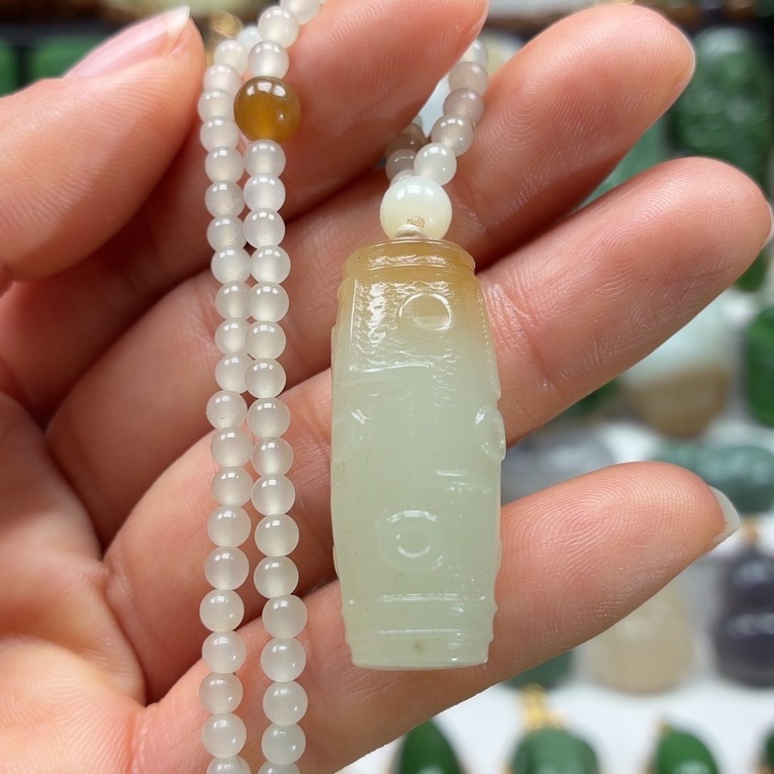 和田玉未镶嵌颈饰漏