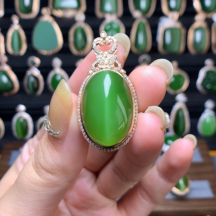 和田玉首饰18K金镶嵌