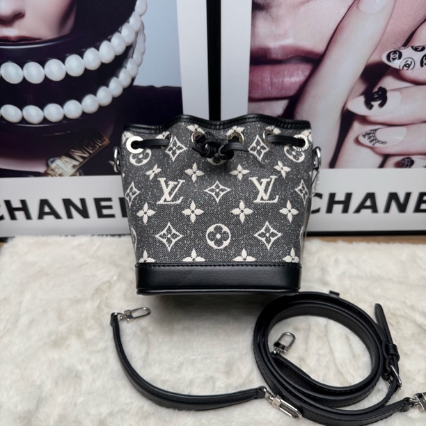 99新 LouisVuitton/路易威登 新款黑色牛仔手提水桶（芯片款）