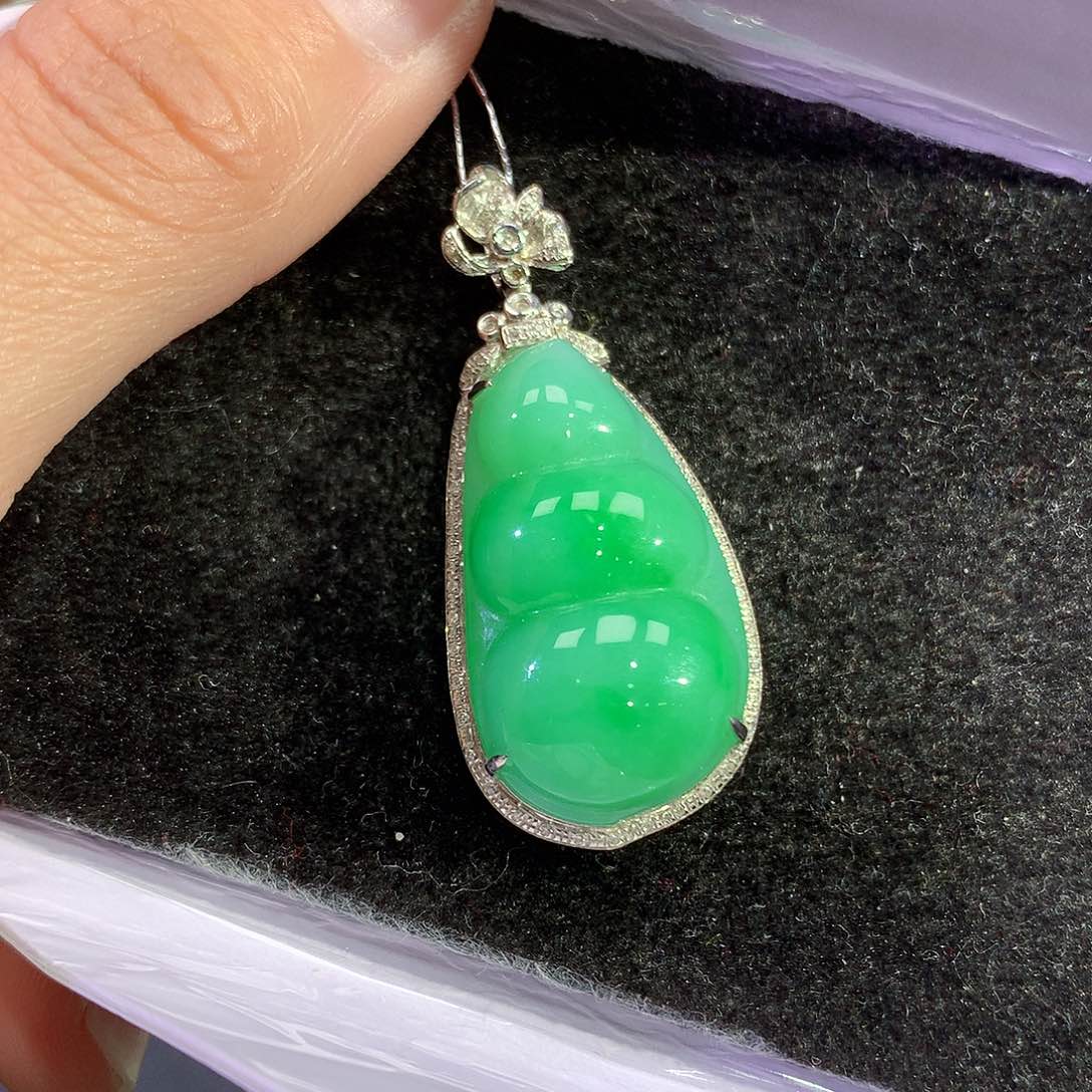 翡翠吊坠(赠链)18K金镶嵌