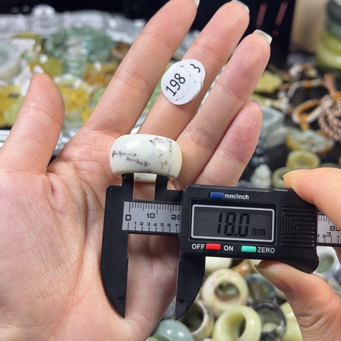 蛇纹石玉未镶嵌戒指