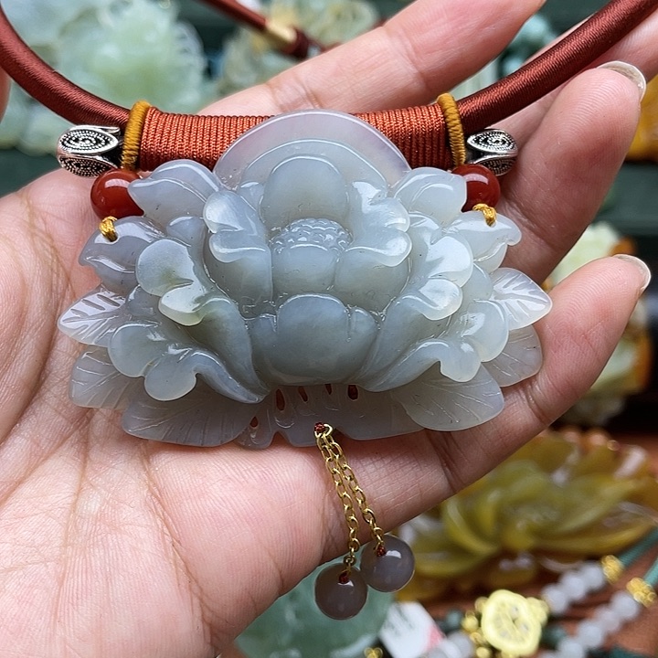 蛇纹石玉吊坠未镶嵌