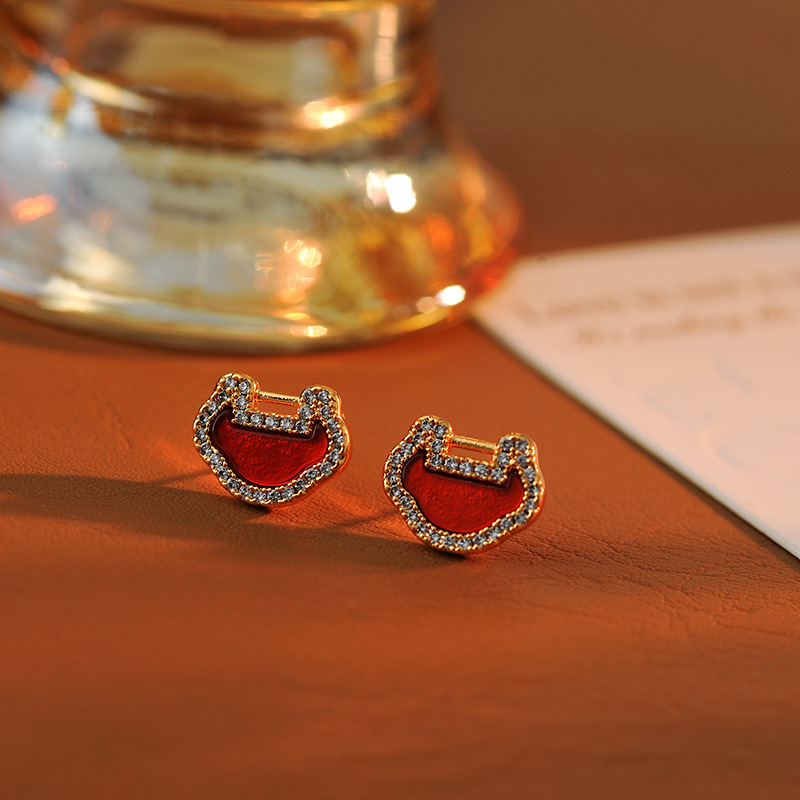 合金耳饰 144号平安如意锁耳钉女简约自然贝925银针微镶满锆气质