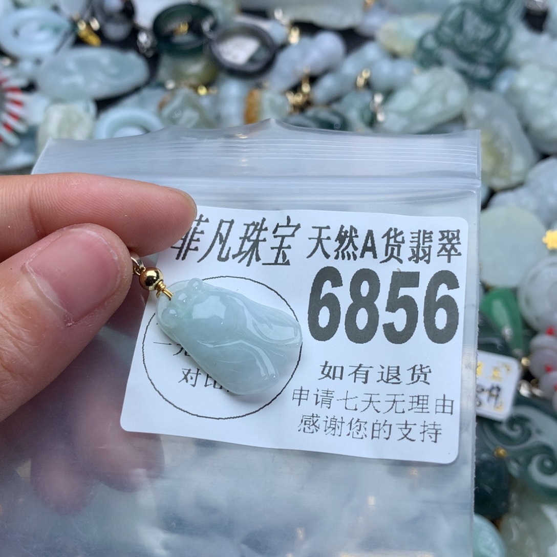 翡翠颈饰未镶嵌6856。