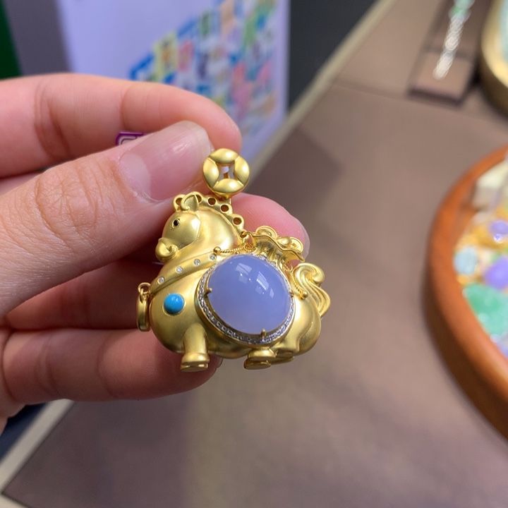 翡翠18K金镶嵌颈饰翡翠