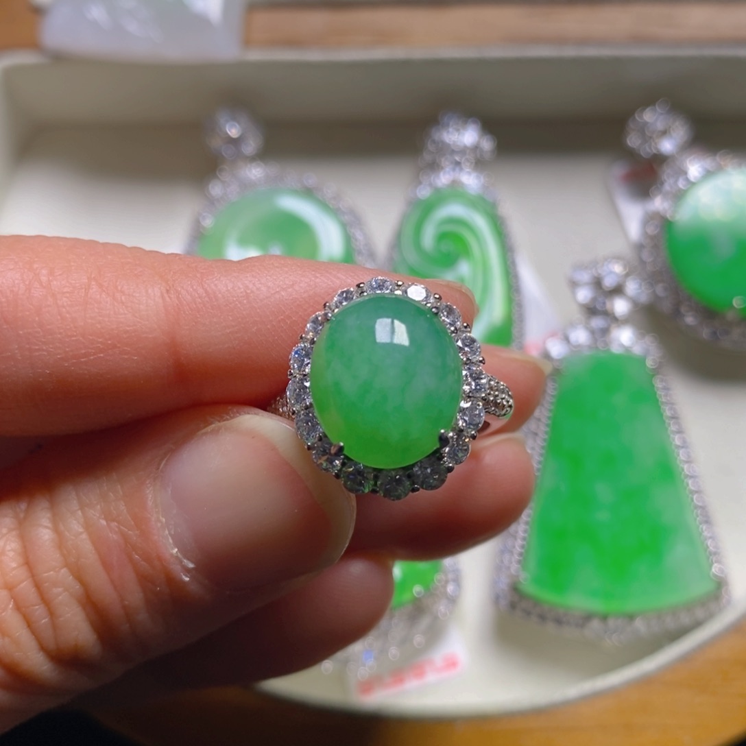 翡翠颈饰银S925镶嵌女戒