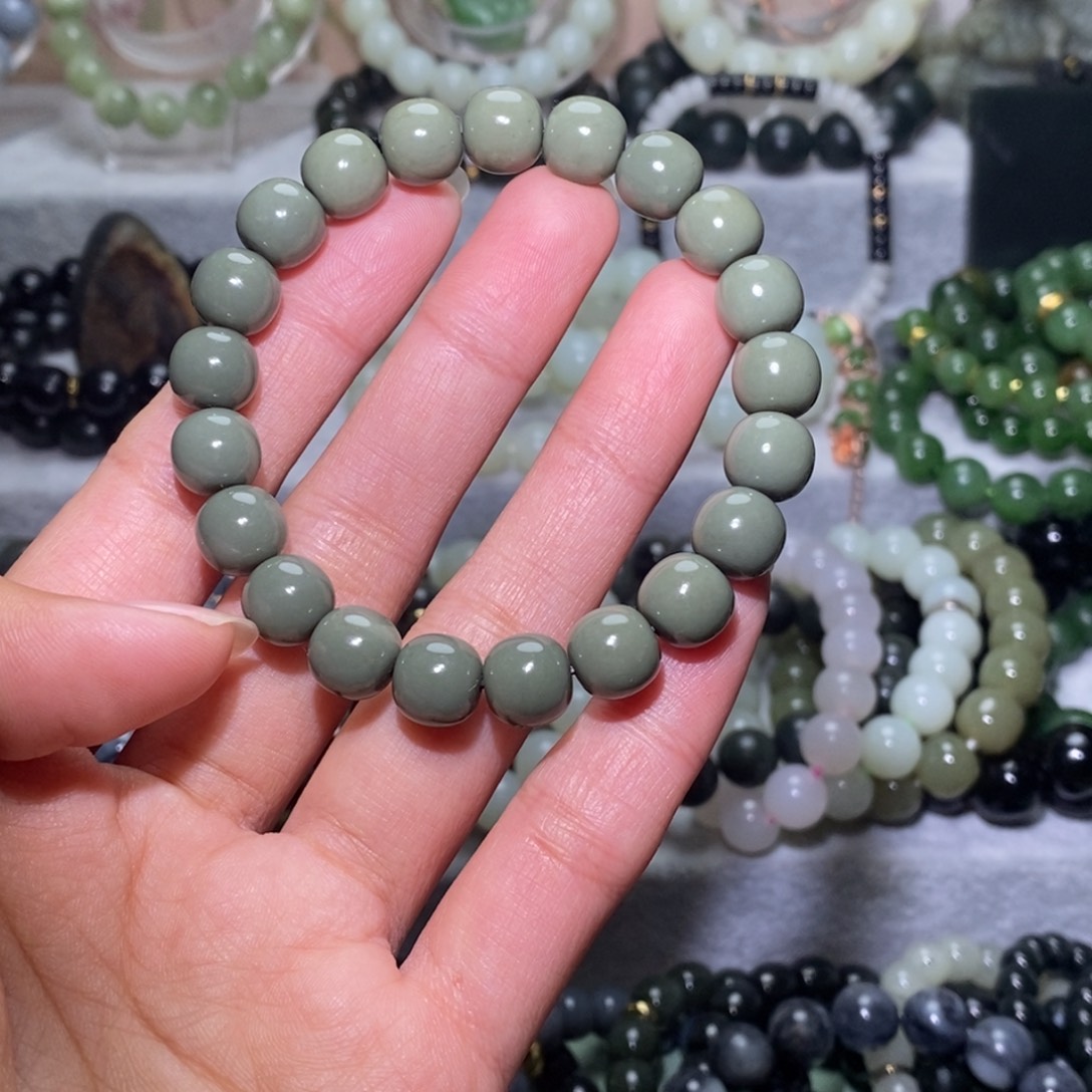 王***外和田玉未镶嵌手链