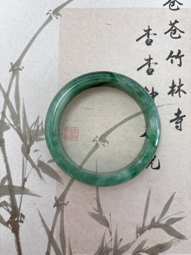 X729-五三加绿水宽飘花缅甸翡翠手镯