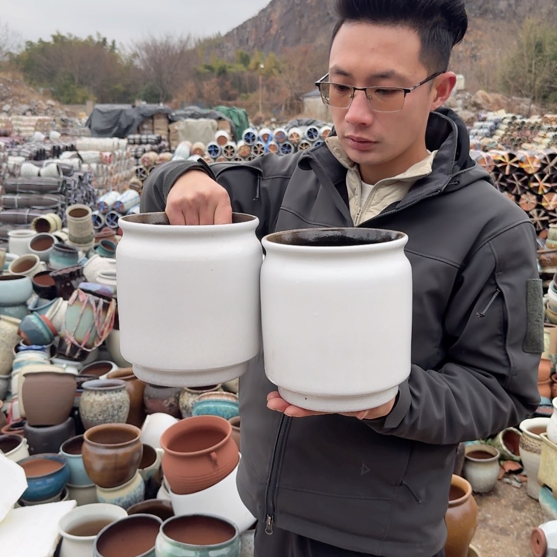 紫砂花盆口17.5高20.5（两个直筒白色宋