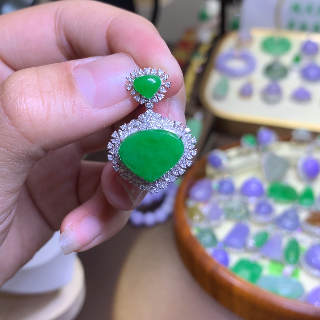 翡翠18K金镶嵌颈饰翡翠