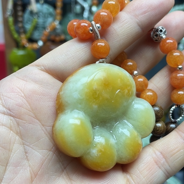 未镶嵌蛇纹石玉颈饰