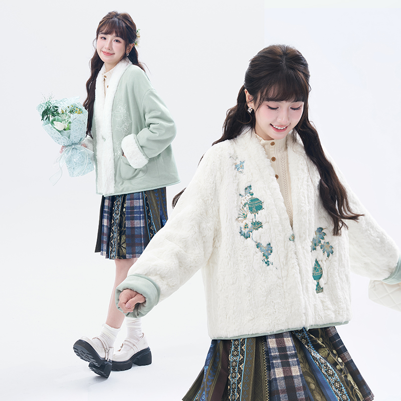 十三余小豆蔻儿[松云]2025冬季甜美改良对襟飞机袖厚款外套双面穿