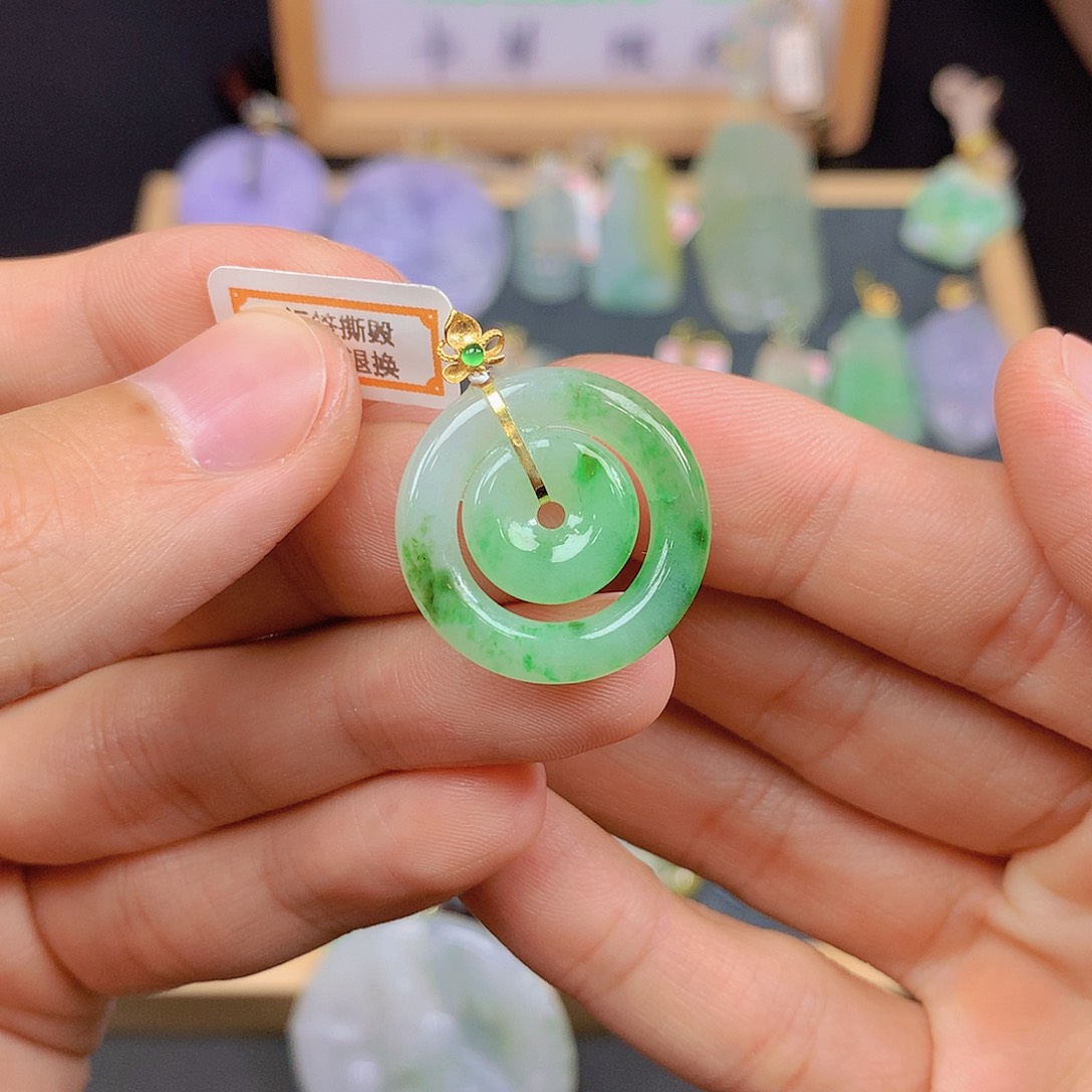 颈饰18K金镶嵌翡翠翡翠