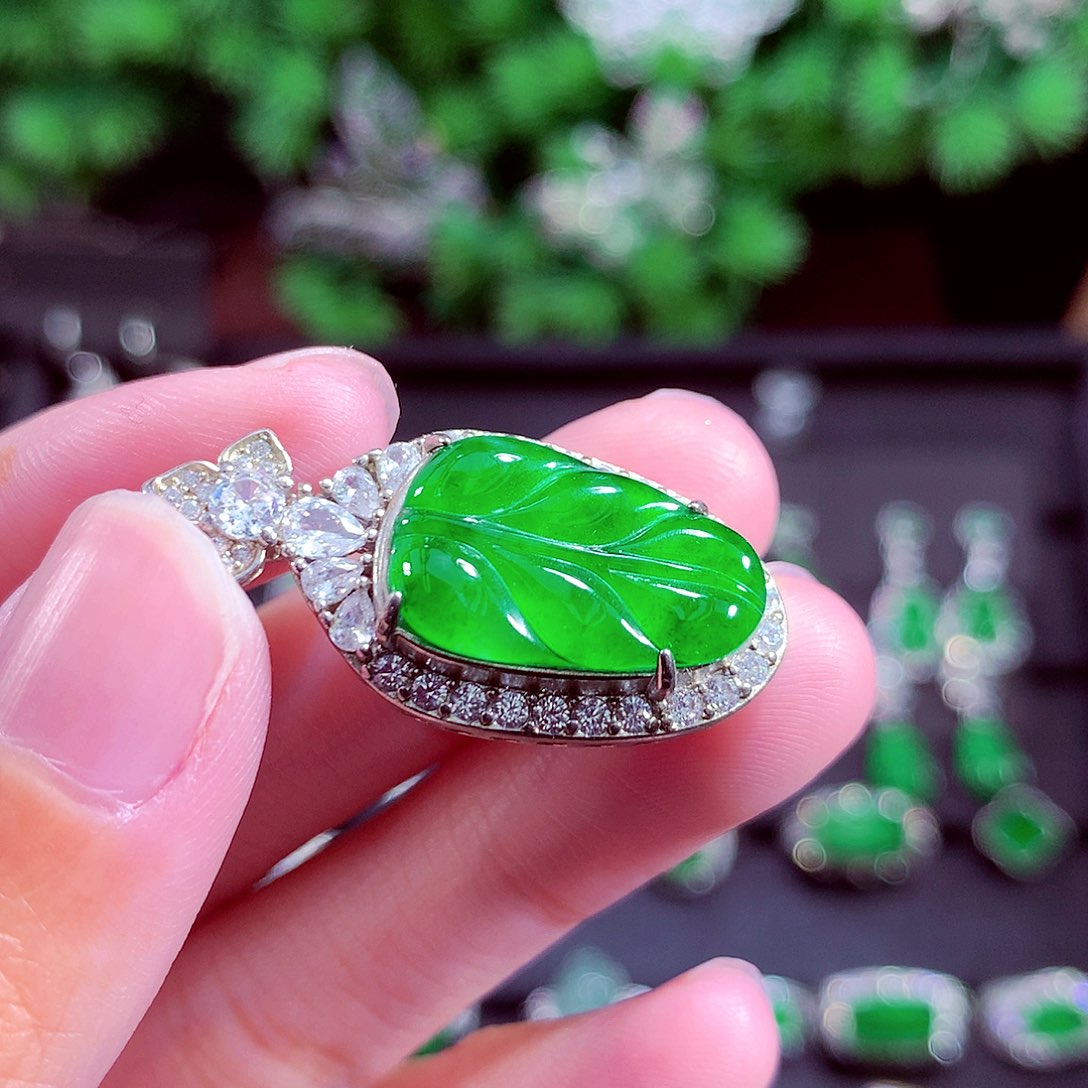 颈饰未镶嵌翡翠天然