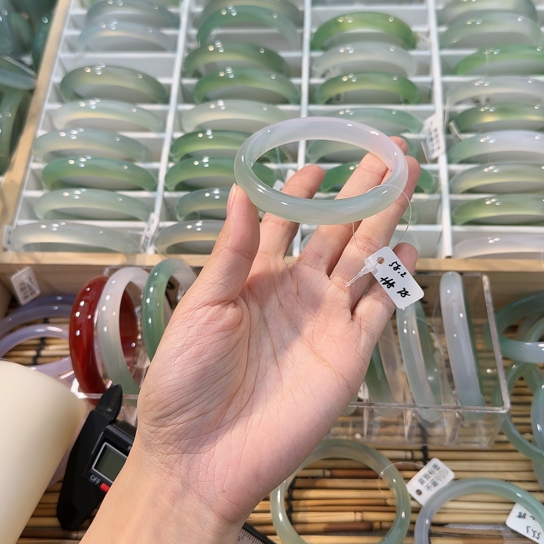 玛瑙/玉髓未镶嵌手镯圈口58.2