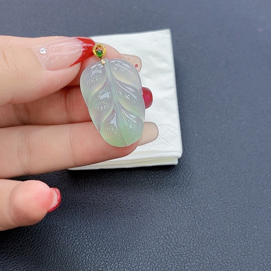 翡翠颈饰18K金镶嵌j*r叶子吊坠