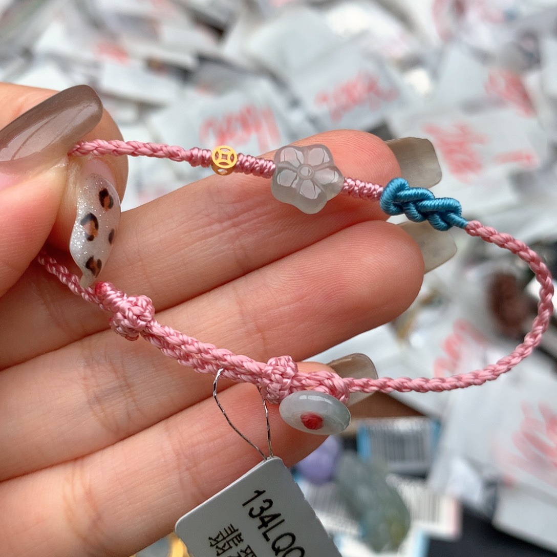 18K金镶嵌挂件翡翠