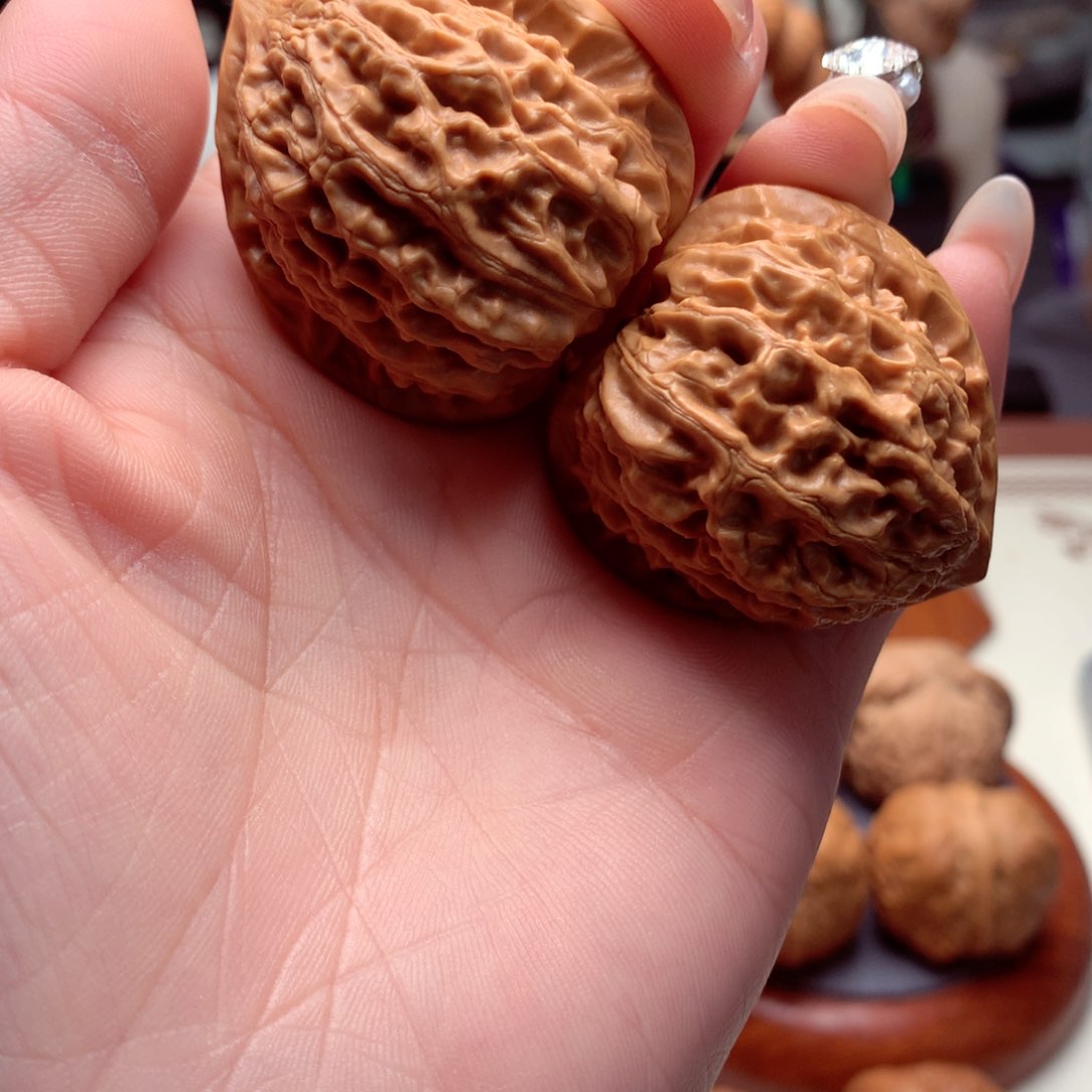 文玩核桃吊坠金牛。 6号