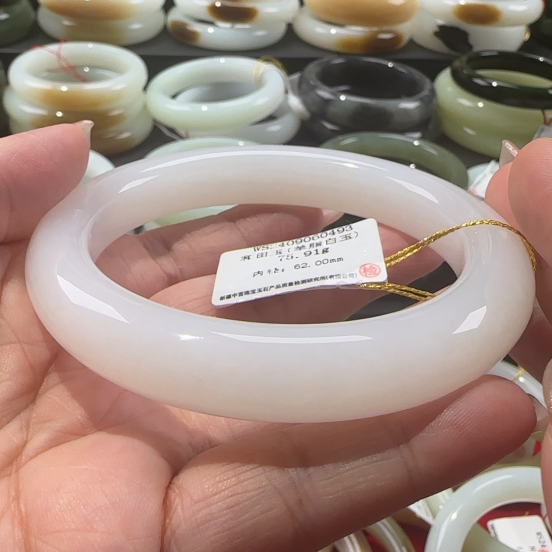 和田玉手镯未镶嵌