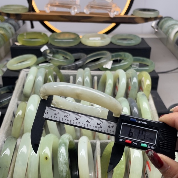 蛇纹石玉手镯未镶嵌208